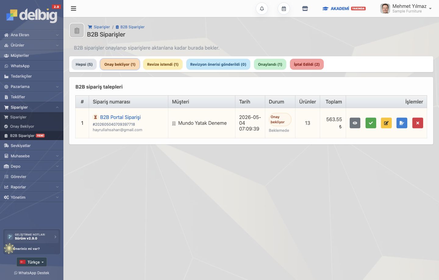Delbig CRM Türkçe B2B Siparişleri ekranında onay bekleyen bayi siparişi